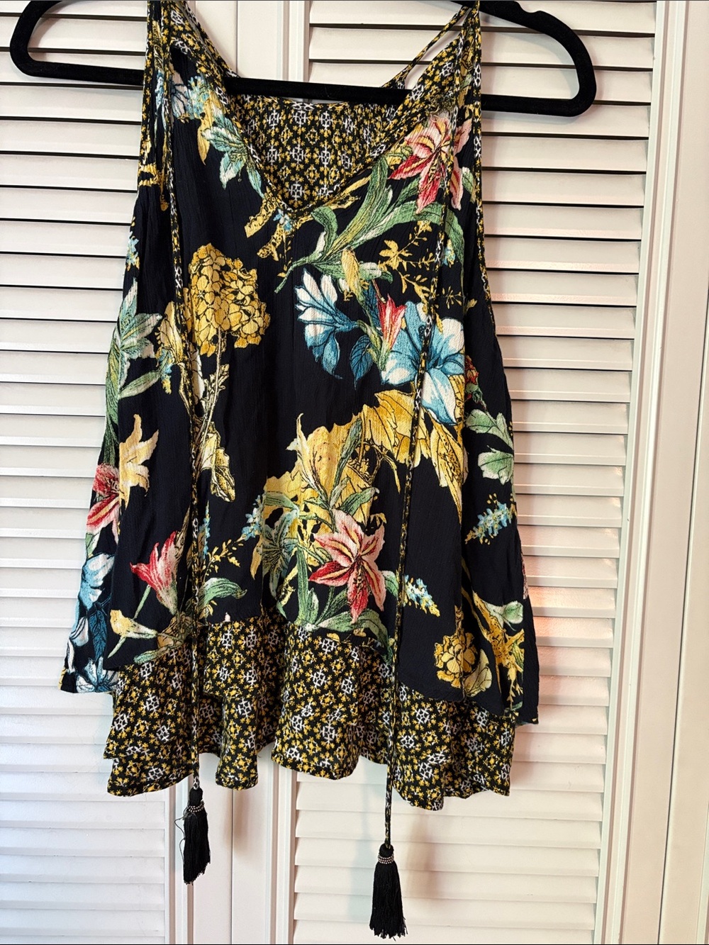 Band of Gypsies Floral Black Boho Tassel Tank Top Size M